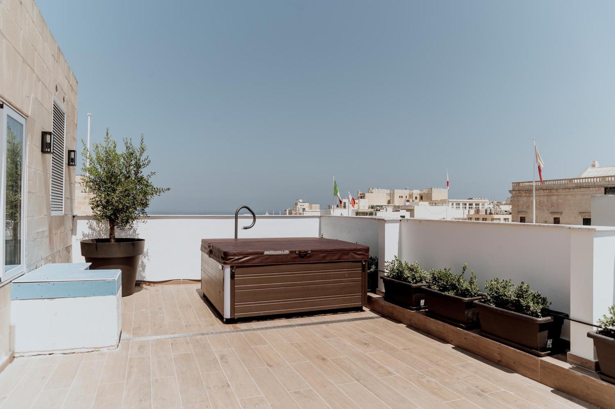 King Charles Hotel فاليتا المظهر الخارجي الصورة