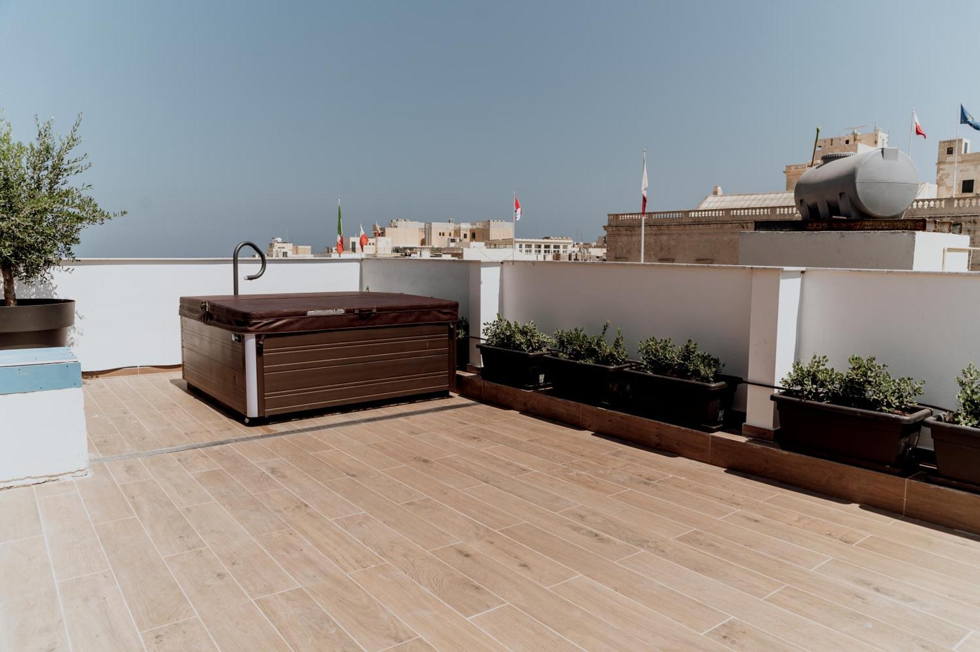 King Charles Hotel فاليتا المظهر الخارجي الصورة