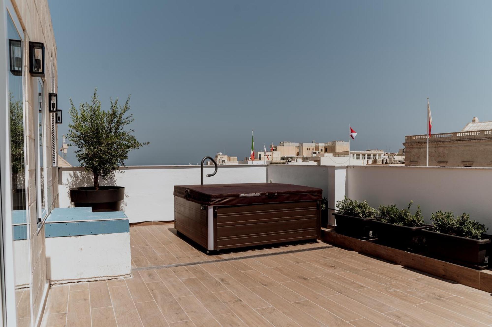 King Charles Hotel فاليتا المظهر الخارجي الصورة